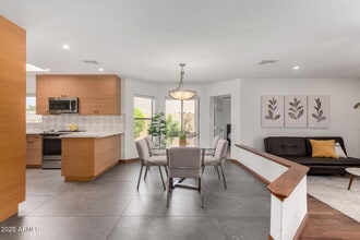 6725 E Kelton Ln in Scottsdale, AZ - Building Photo - Building Photo