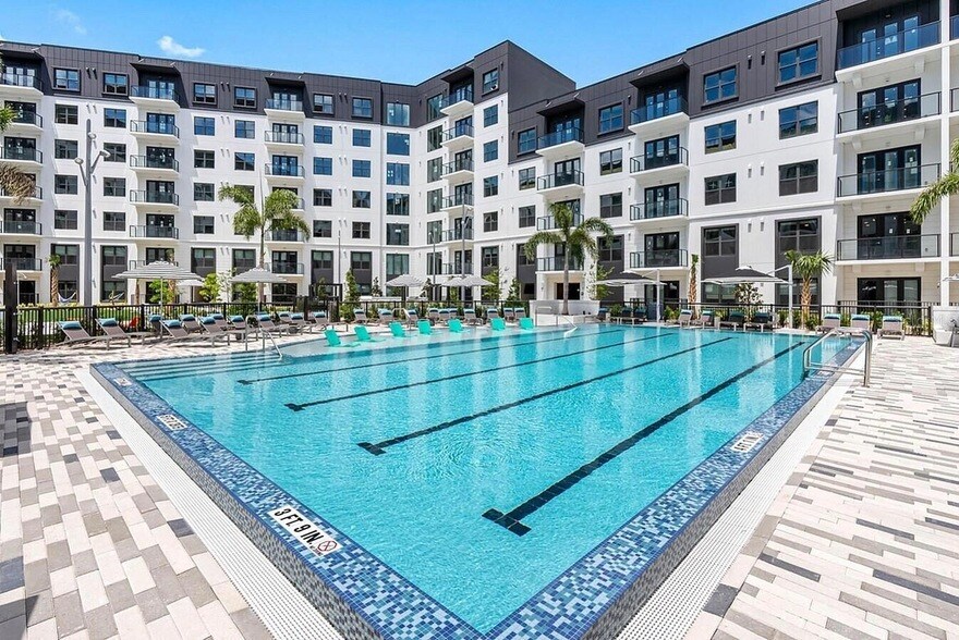 425 Centerpointe Cir, Unit A1 in Altamonte Springs, FL - Building Photo