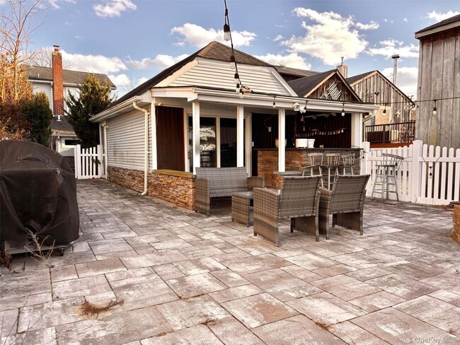 33 Central Ave in Amityville, NY - Building Photo - Building Photo