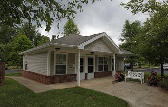 Forest Glen in Shelby, NC - Foto de edificio - Building Photo