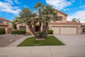 6246 E Helm Dr in Scottsdale, AZ - Foto de edificio - Building Photo