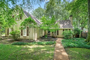 1380 Poplar Estates Pkwy in Germantown, TN - Building Photo