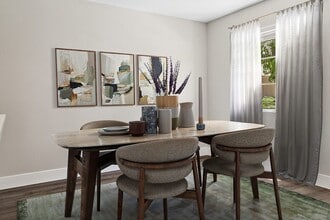 Deerwood Apartments in Corona, CA - Foto de edificio - Building Photo