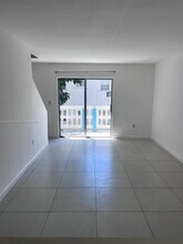 7820 NE Bayshore Ct in Miami, FL - Foto de edificio - Building Photo