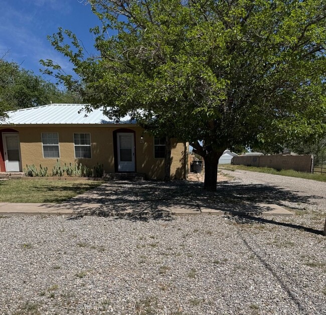 property at 907 N Kansas Ave