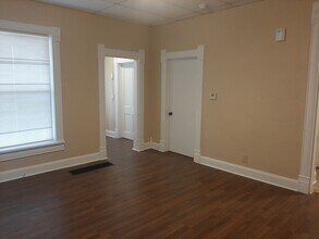 525 W Scott St in Springfield, MO - Building Photo - Building Photo