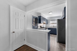 2715 W Berwyn Ave in Chicago, IL - Foto de edificio - Building Photo