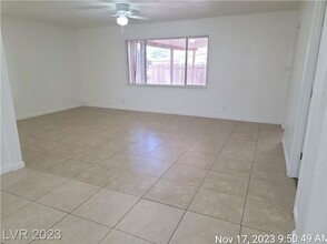 210 S Mallard St in Las Vegas, NV - Building Photo - Building Photo
