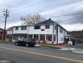 292 N Washington St, Unit 104 in Berkeley Springs, WV - Building Photo - Building Photo