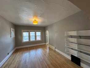 824 E Wright St in Milwaukee, WI - Building Photo - Building Photo