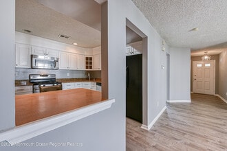 45 Tulip Ln in Freehold, NJ - Building Photo - Building Photo