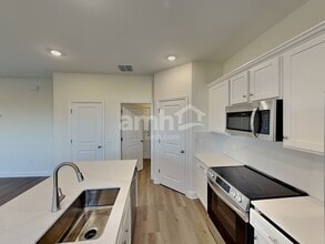 5976 Sycamore Pl St in St. Cloud, FL - Foto de edificio - Building Photo