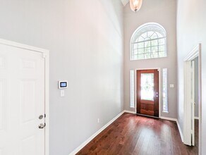 6810 Summer Bridge Ln in Spring, TX - Foto de edificio - Building Photo