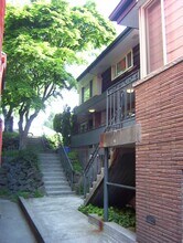 PD Parkdell Apartments in Seattle, WA - Building Photo - Building Photo