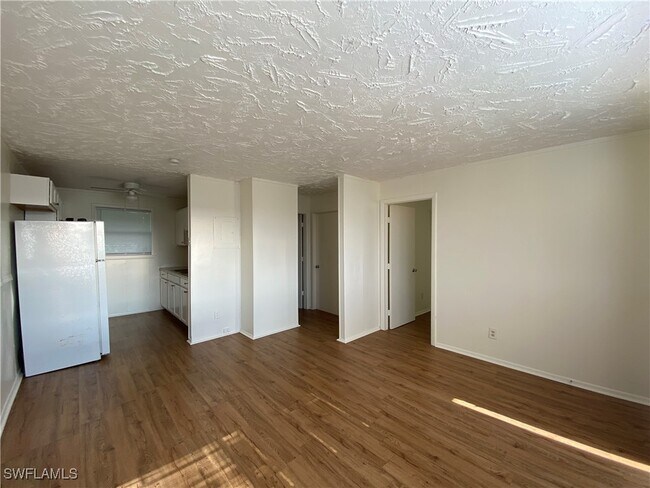 3215 Jeffcott St in Ft. Myers, FL - Building Photo - Building Photo
