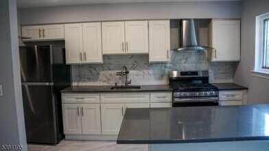 180 Littleton Rd in Parsippany Troy Hills, NJ - Building Photo - Building Photo