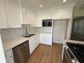 1006 W Glenoaks Blvd-Unit -1006 in Glendale, CA - Building Photo - Building Photo