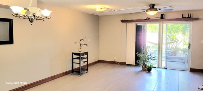 4036 SW 67th Terrace in Davie, FL - Foto de edificio - Building Photo