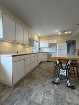 2695 St Gallen Way in Abbotsford, BC - Building Photo