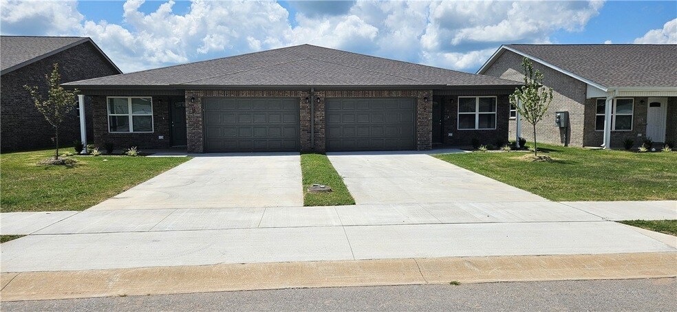 519 NW 68th Ave in Bentonville, AR - Building Photo