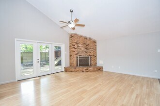 15803 Lakedale Dr in Houston, TX - Building Photo - Building Photo