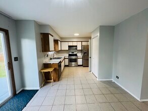134 Sycamore Ave in Streamwood, IL - Building Photo - Building Photo