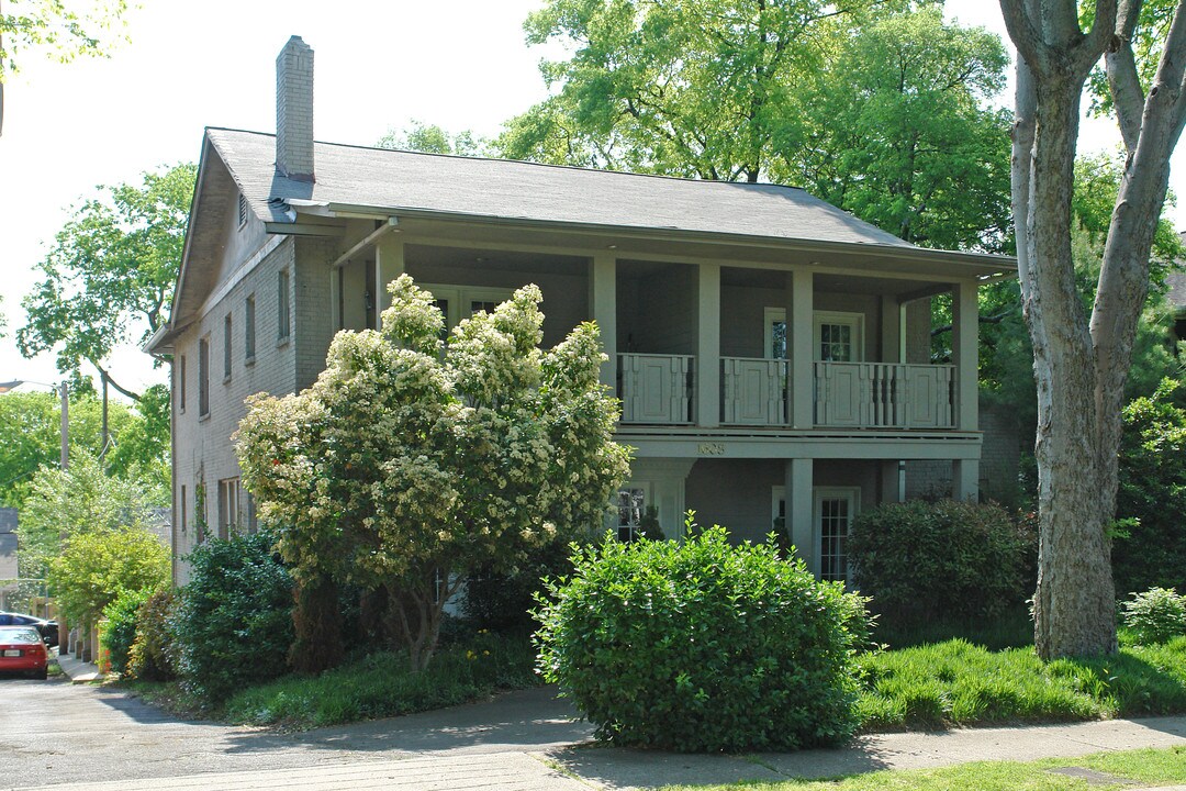 1608 18th Ave S in Nashville, TN - Foto de edificio