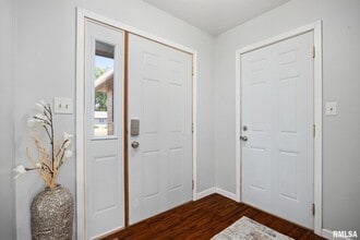 107 Chestnut Dr in Morton, IL - Building Photo - Building Photo