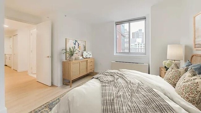 448 W 37th St in New York, NY - Building Photo - Building Photo