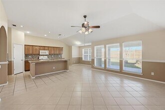 421 Kingfisher Ln in Arlington, TX - Building Photo - Building Photo