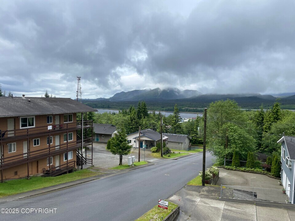 3325/3327 Denali Ave in Ketchikan, AK - Building Photo