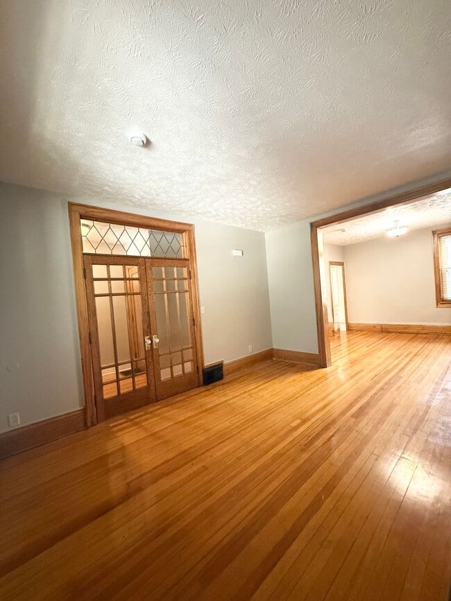 property at 558 S 26th Ave