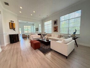 11339 NW 71st St in Doral, FL - Building Photo - Building Photo