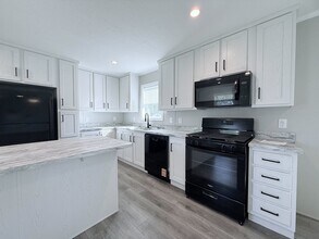 29649 Cambridge Ct in New Baltimore, MI - Building Photo - Building Photo