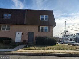 2418 David Dr in Havertown, PA - Building Photo