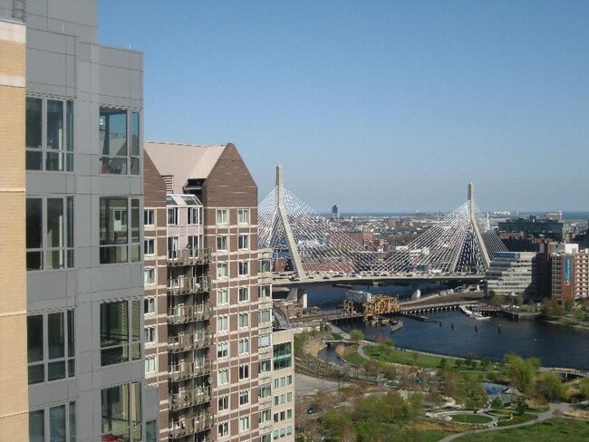 2 Leighton St in Cambridge, MA - Foto de edificio - Building Photo