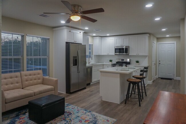 3703 Market St in Houston, TX - Building Photo - Building Photo