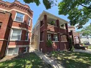 5030 W Hutchinson St in Chicago, IL - Building Photo - Building Photo