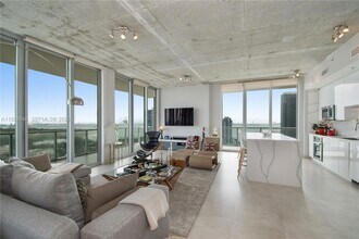 3470 E Coast Ave, Unit H2201 in Miami, FL - Foto de edificio - Building Photo