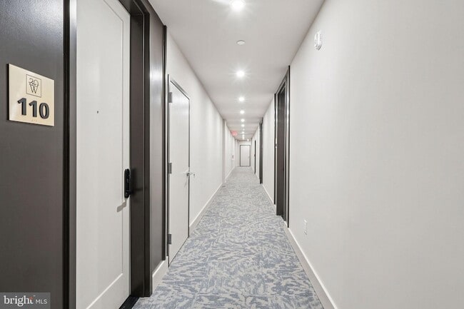 30 W Allens Ln, Unit 110 in Philadelphia, PA - Foto de edificio - Building Photo