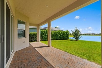 16110 Whippoorwill Cir in Westlake, FL - Foto de edificio - Building Photo