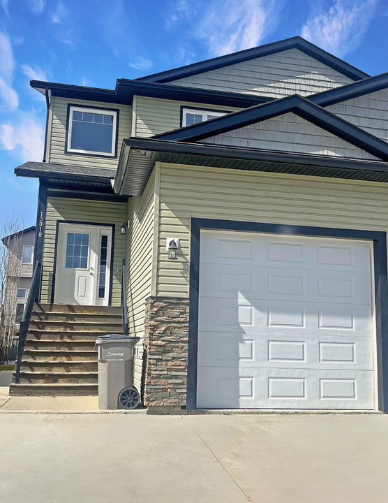 13022-1391A 91a St in Grande Prairie, AB - Building Photo