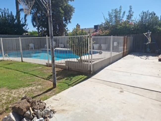 4333 Thatch Ave in Bakersfield, CA - Building Photo - Building Photo
