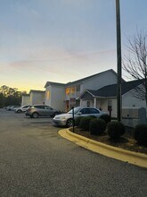 1150 Cross Creek Cir in Greenville, NC - Building Photo - Building Photo