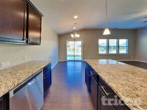 64 Crew Clb Ct in Clayton, NC - Foto de edificio - Building Photo