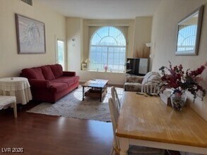 3125 N Buffalo Dr in Las Vegas, NV - Building Photo - Building Photo