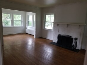1101 W Cossitt Ave in La Grange, IL - Building Photo - Building Photo