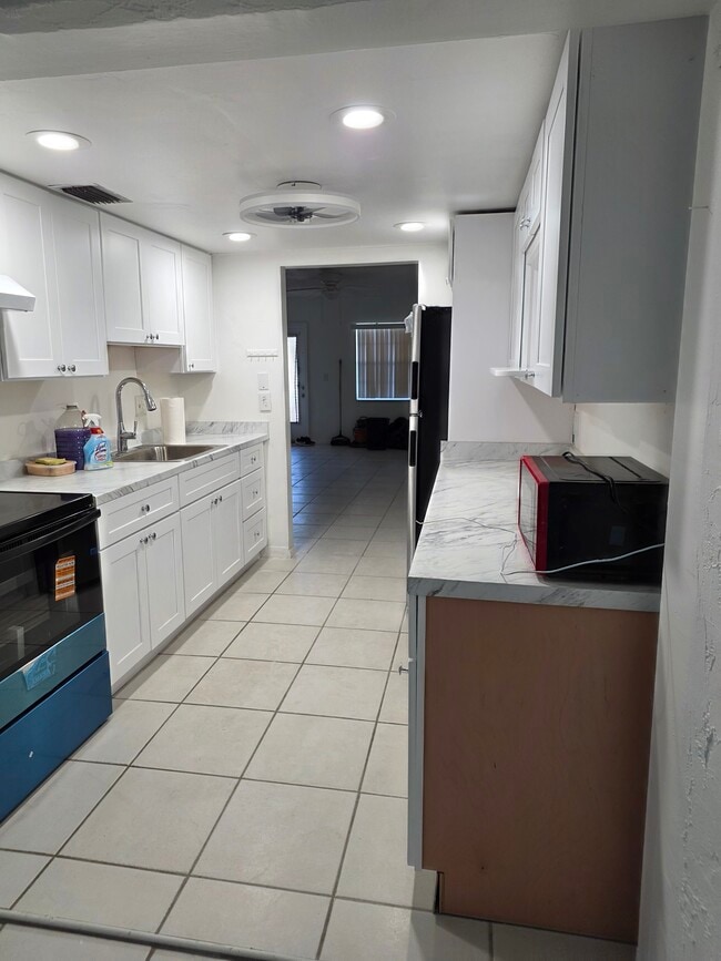 1 Abbey Ln, Unit 204