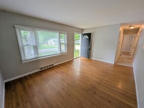 1418 Broadlawns Ln in St. Louis, MO - Building Photo - Building Photo