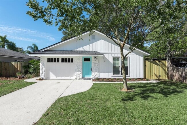 property at 910 16th St N